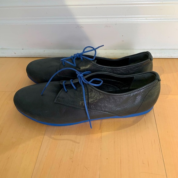 Women Leather Shoes - Picture 2 of 4